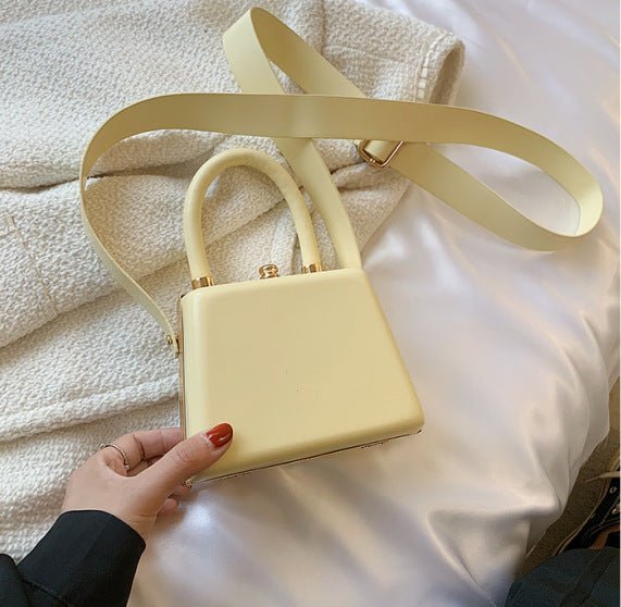 Contrast Color Artistic Ethnic Style Portable Clip Bag - MRC STOREAccessoriesMy StoreContrast Color Artistic Ethnic Style Portable Clip Bag - Vibrant and Functional My Store 24.89MRC STORECJNS229321402BYYellow