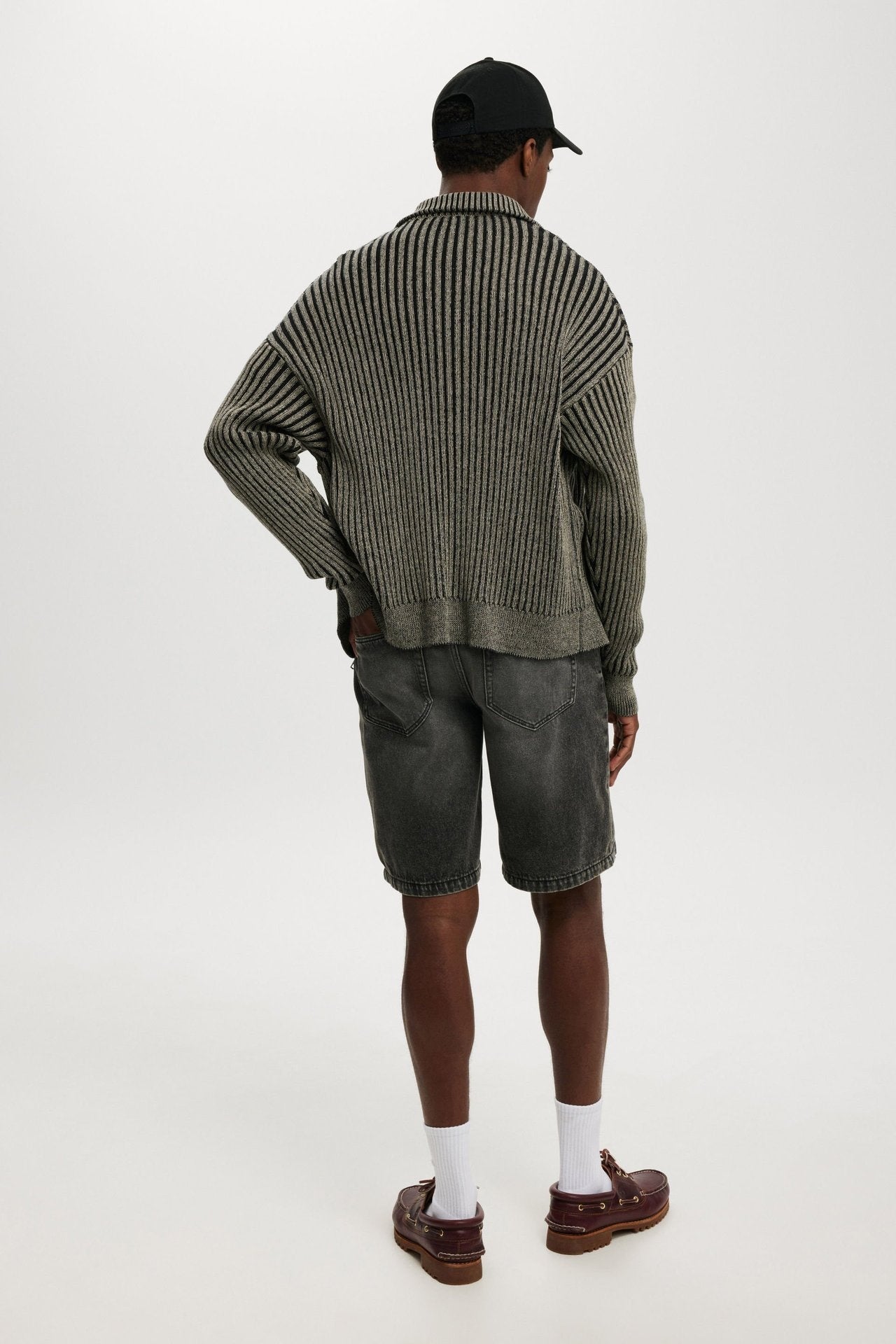 Loose Jeans - Middle Pants Street Style - MRC STOREShortsMy StorePerson wearing a striped sweater, shorts, and a cap on a white backgroundMRC STORECJYD238657908HSLBlack