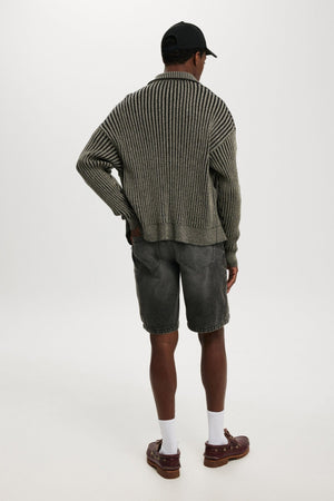 Loose Jeans - Middle Pants Street Style - MRC STOREShortsMy StorePerson wearing a striped sweater, shorts, and a cap on a white backgroundMRC STORECJYD238657908HSLBlack